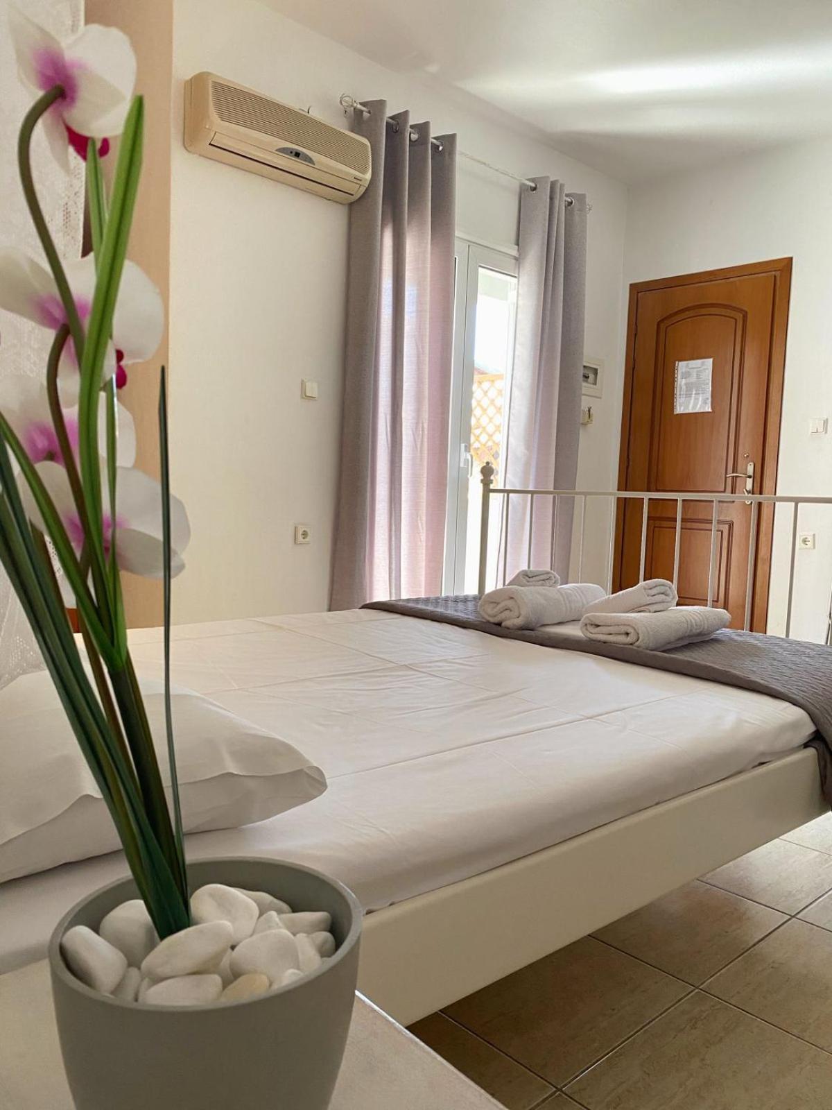 Delia Apartments Pefkochori Ngoại thất bức ảnh